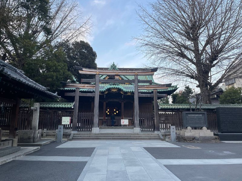 周日去医院复查了下膝盖，顺便去本区的二战东京空袭展览逛了下，然后去附近的公园和神社逛了下